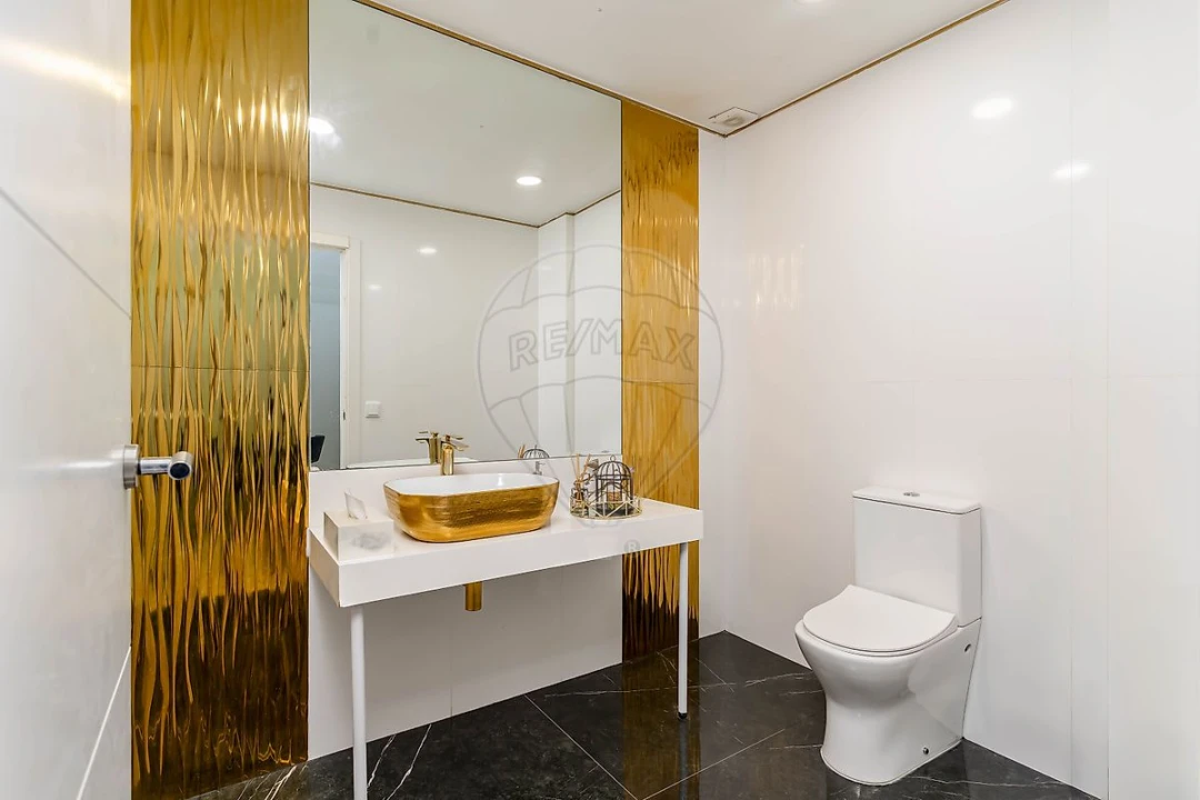 Loja para Arrendamento em Charneca de Caparica e Sobreda Foto 32