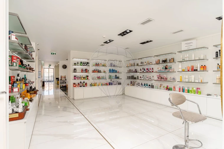 Loja para Arrendamento em Charneca de Caparica e Sobreda Foto 13