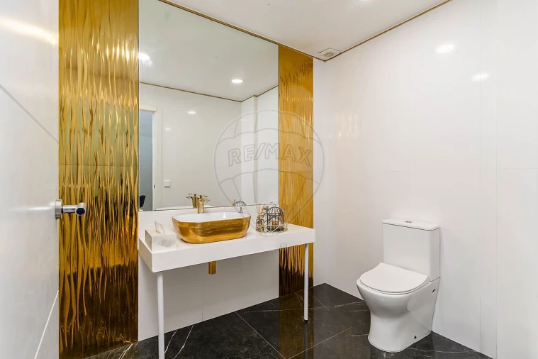 Loja para Arrendamento em Charneca de Caparica e Sobreda Foto 32