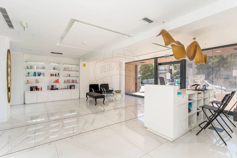 Loja para Arrendamento em Charneca de Caparica e Sobreda Foto 8