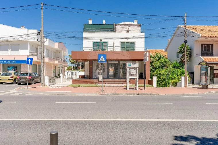 Loja para Arrendamento em Charneca de Caparica e Sobreda Foto 2
