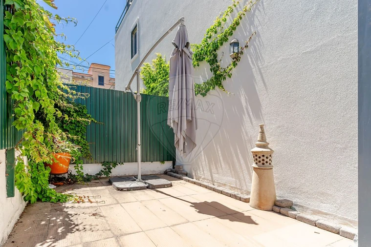 Loja para Arrendamento em Charneca de Caparica e Sobreda Foto 35