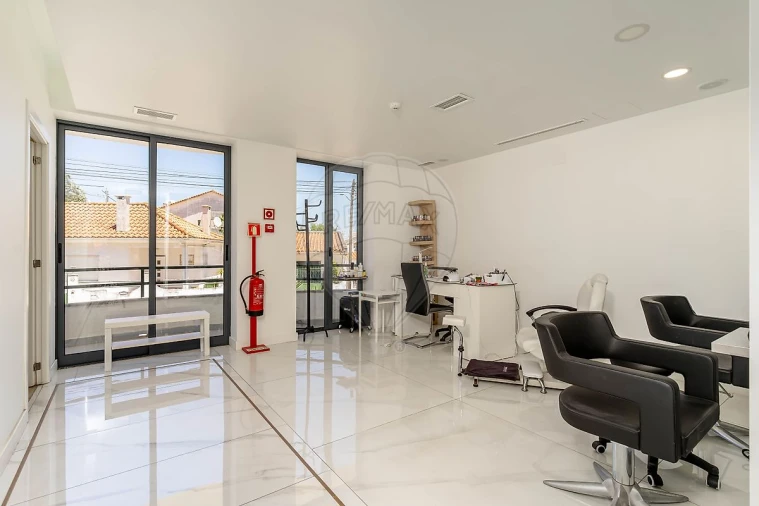 Loja para Arrendamento em Charneca de Caparica e Sobreda Foto 25