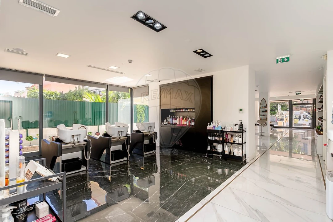 Loja para Arrendamento em Charneca de Caparica e Sobreda Foto 21