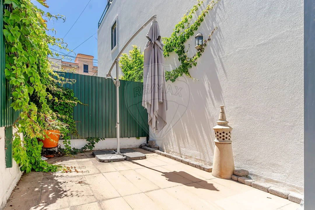 Loja para Arrendamento em Charneca de Caparica e Sobreda Foto 35