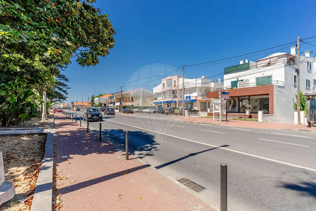 Loja para Arrendamento em Charneca de Caparica e Sobreda Foto 4