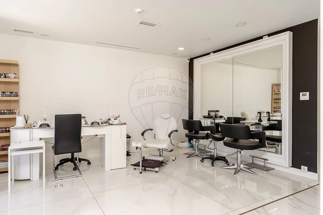 Loja para Arrendamento em Charneca de Caparica e Sobreda Foto 27