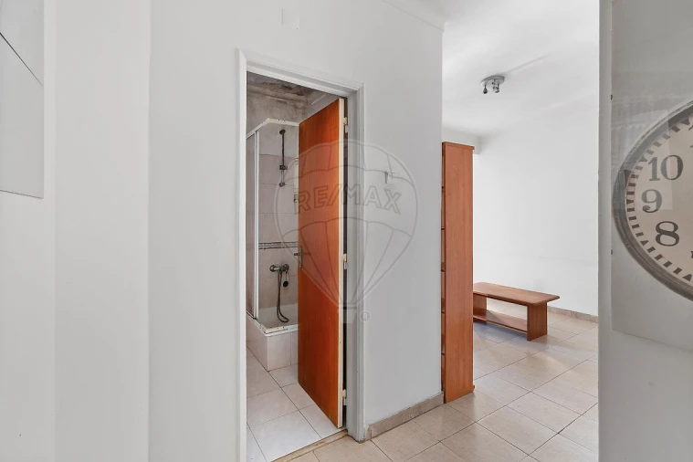 Apartamento T1 para Venda em Venteira Foto 2