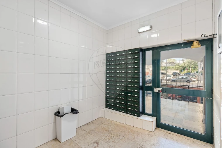 Apartamento T1 para Venda em Venteira Foto 22