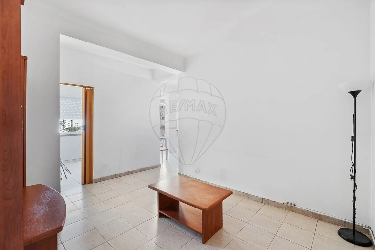 Apartamento T1 para Venda em Venteira Foto 6