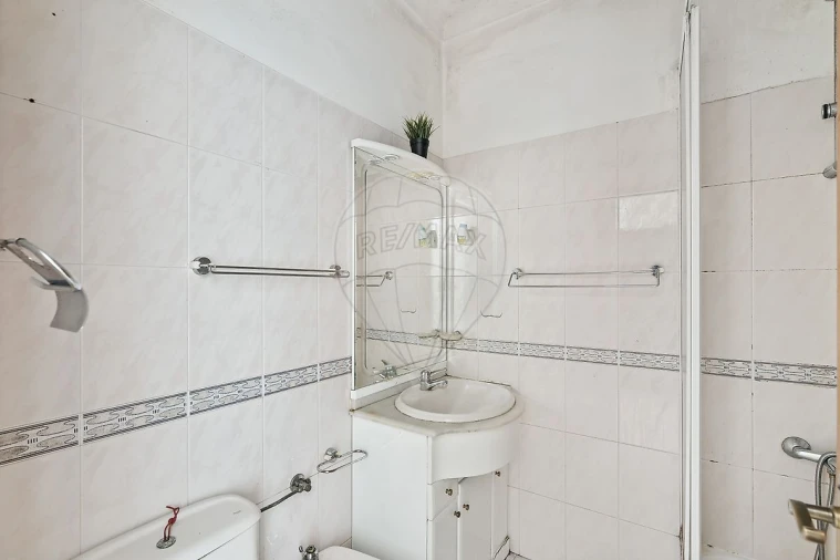 Apartamento T1 para Venda em Venteira Foto 3