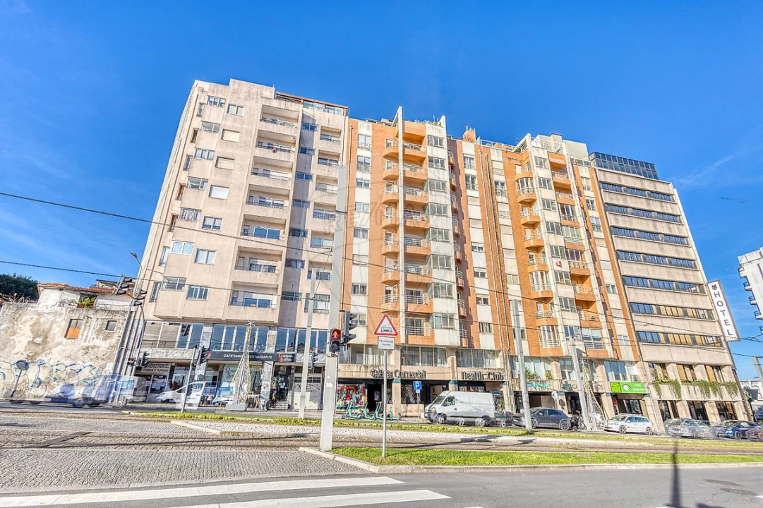 Negócio para Venda em Mafamude e Vilar do Paraíso Foto 1