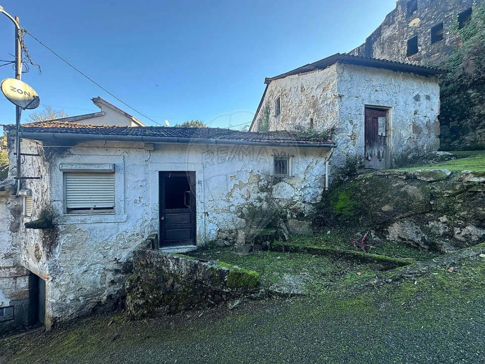 Moradia T4 para Venda em Vilar de Andorinho Foto 1