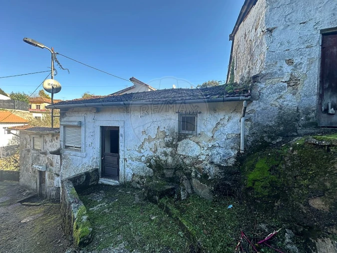 Moradia T4 para Venda em Vilar de Andorinho Foto 3