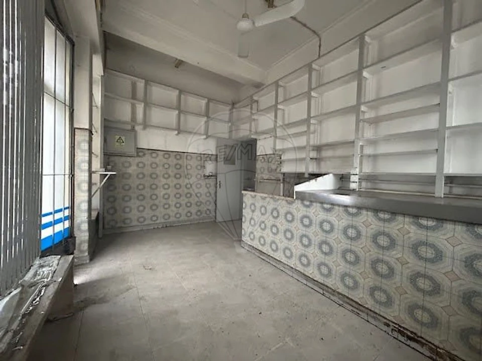 Loja para Arrendamento em Algés, Linda-A-Velha e Cruz Quebrada-Dafundo Foto 1