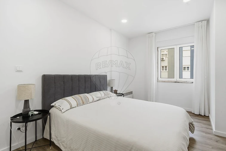 Apartamento T2 para Venda em Póvoa de Santo Adrião e Olival Basto Foto 11