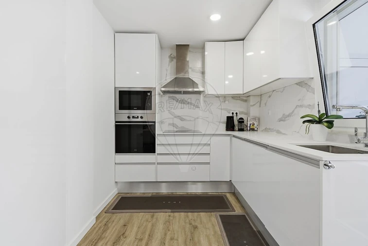 Apartamento T2 para Venda em Póvoa de Santo Adrião e Olival Basto Foto 5