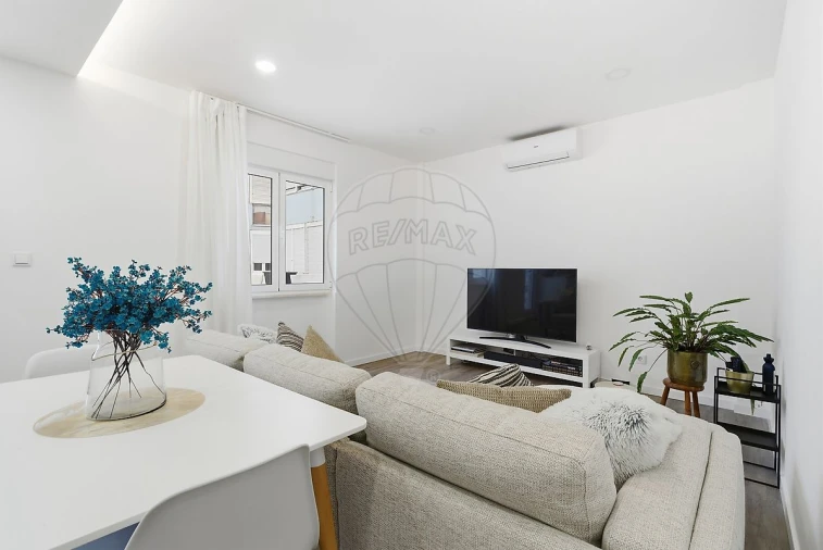 Apartamento T2 para Venda em Póvoa de Santo Adrião e Olival Basto