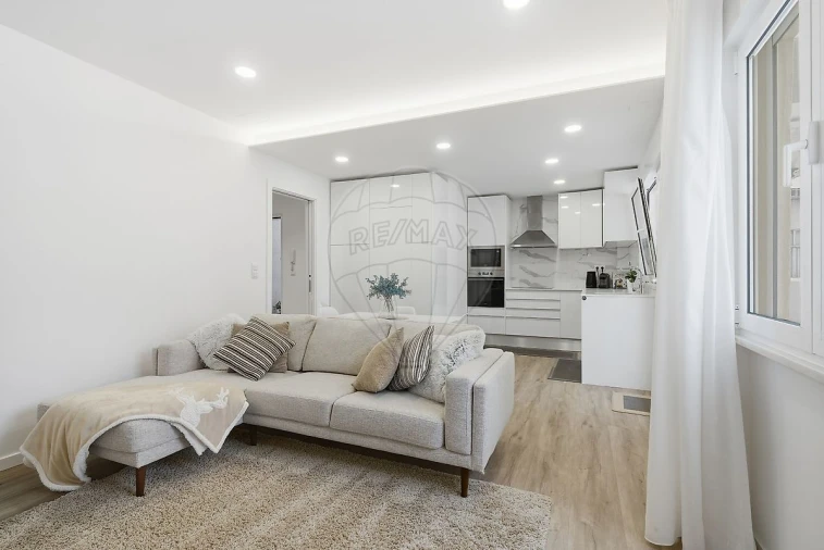 Apartamento T2 para Venda em Póvoa de Santo Adrião e Olival Basto Foto 4