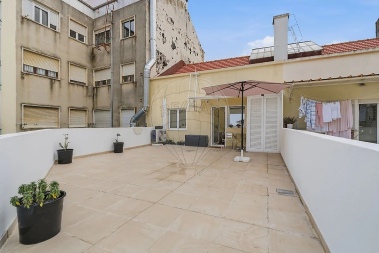 Apartamento T2 para Venda em Póvoa de Santo Adrião e Olival Basto Foto 8