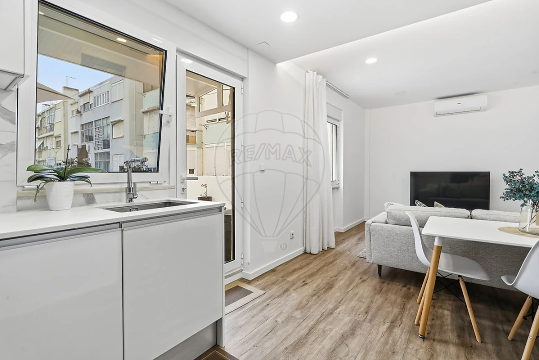 Apartamento T2 para Venda em Póvoa de Santo Adrião e Olival Basto Foto 6