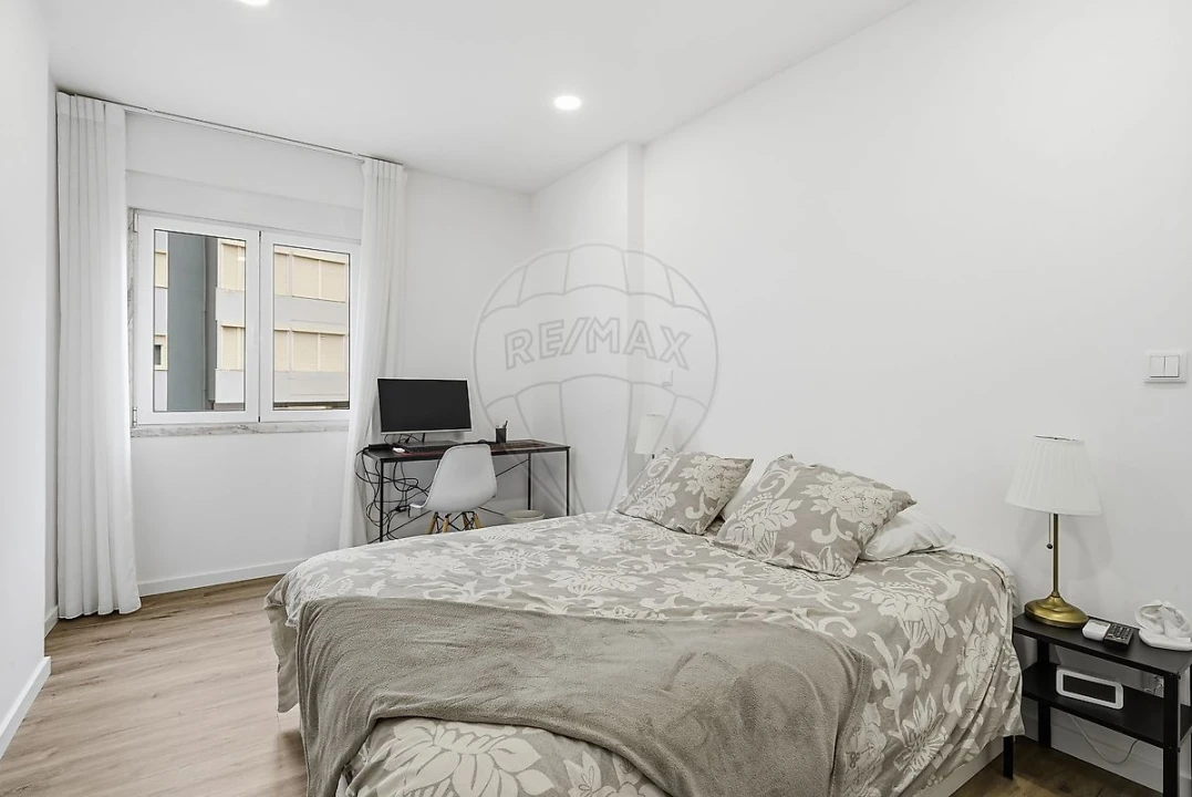 Apartamento T2 para Venda em Póvoa de Santo Adrião e Olival Basto Foto 16