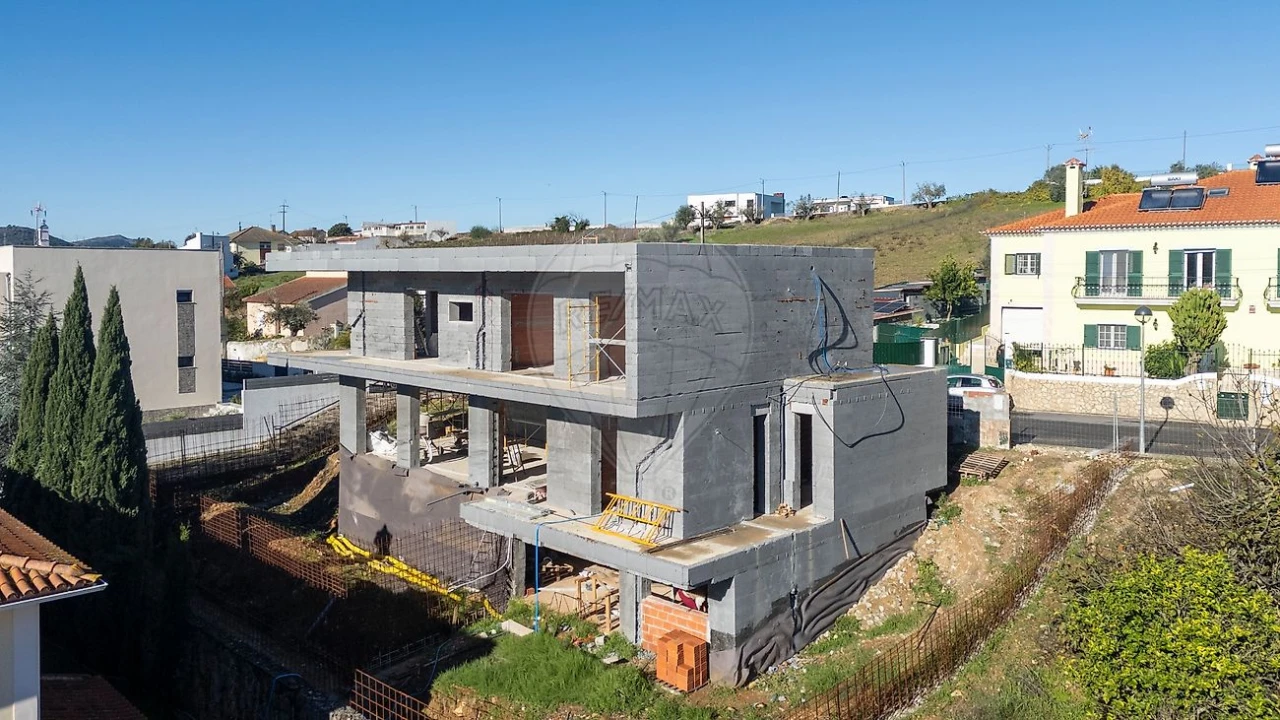 Moradia T4 para Venda em Bucelas Foto 28