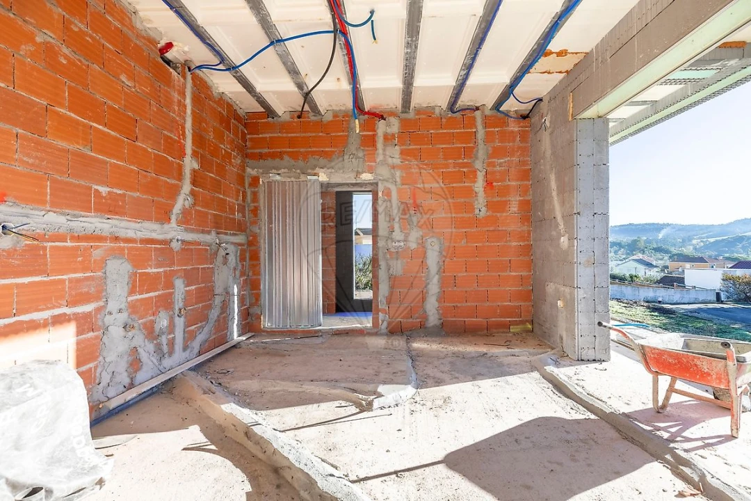 Moradia T4 para Venda em Bucelas Foto 3