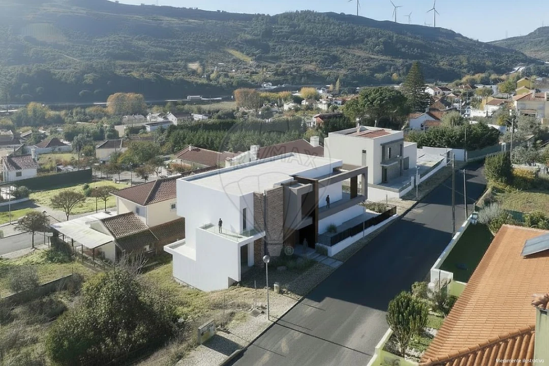 Moradia T4 para Venda em Bucelas Foto 31