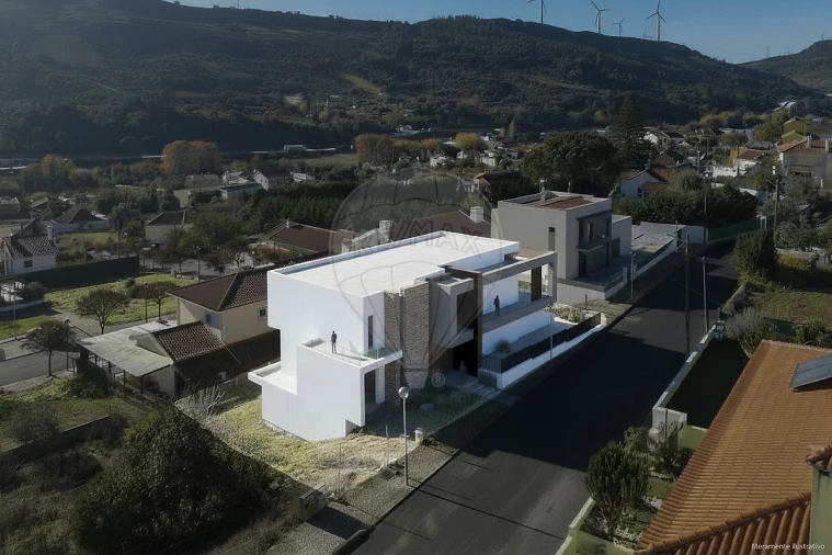 Moradia T4 para Venda em Bucelas Foto 1