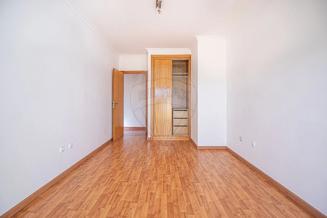 Apartamento T3 para Arrendamento em Riachos Foto 18