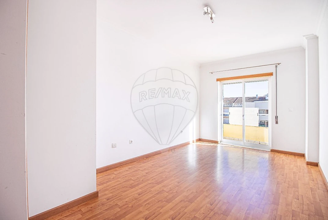 Apartamento T3 para Arrendamento em Riachos Foto 16