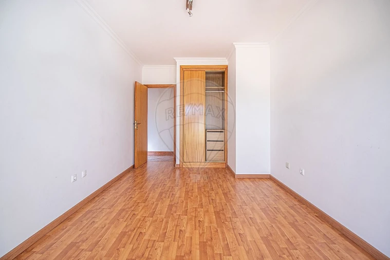 Apartamento T3 para Arrendamento em Riachos Foto 18