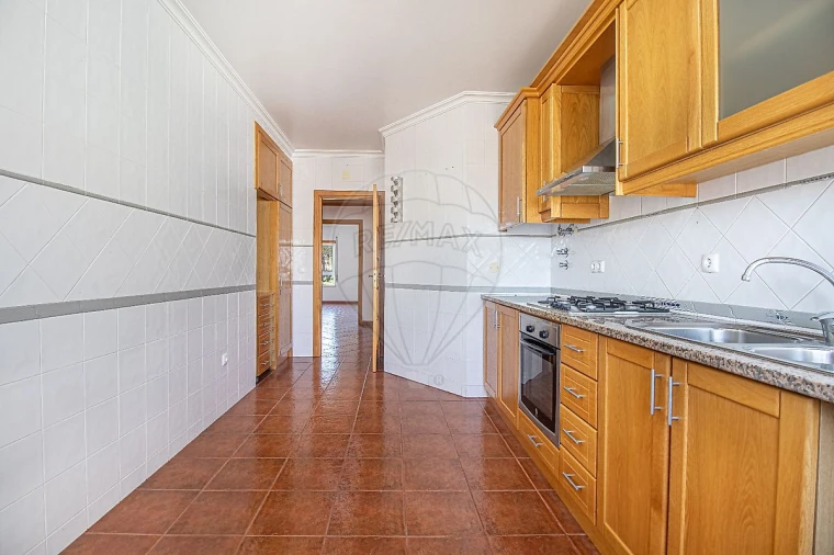 Apartamento T3 para Arrendamento em Riachos Foto 8