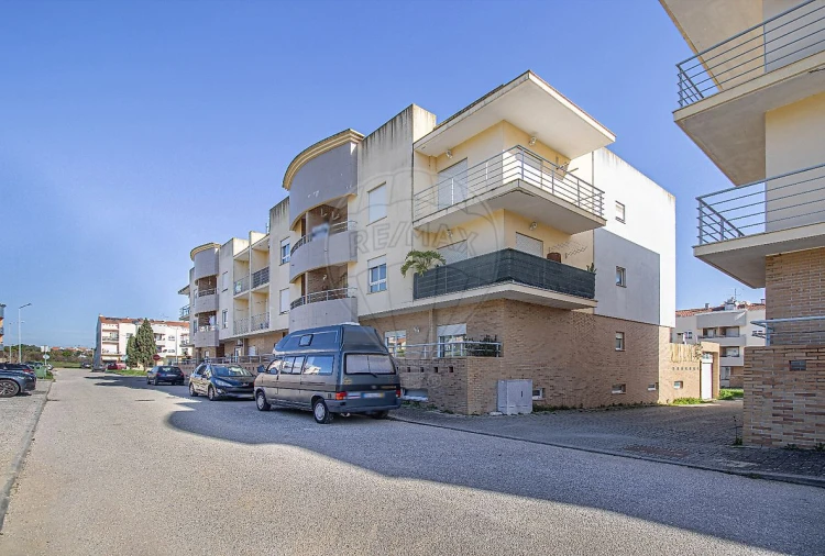 Apartamento T3 para Arrendamento em Riachos Foto 2