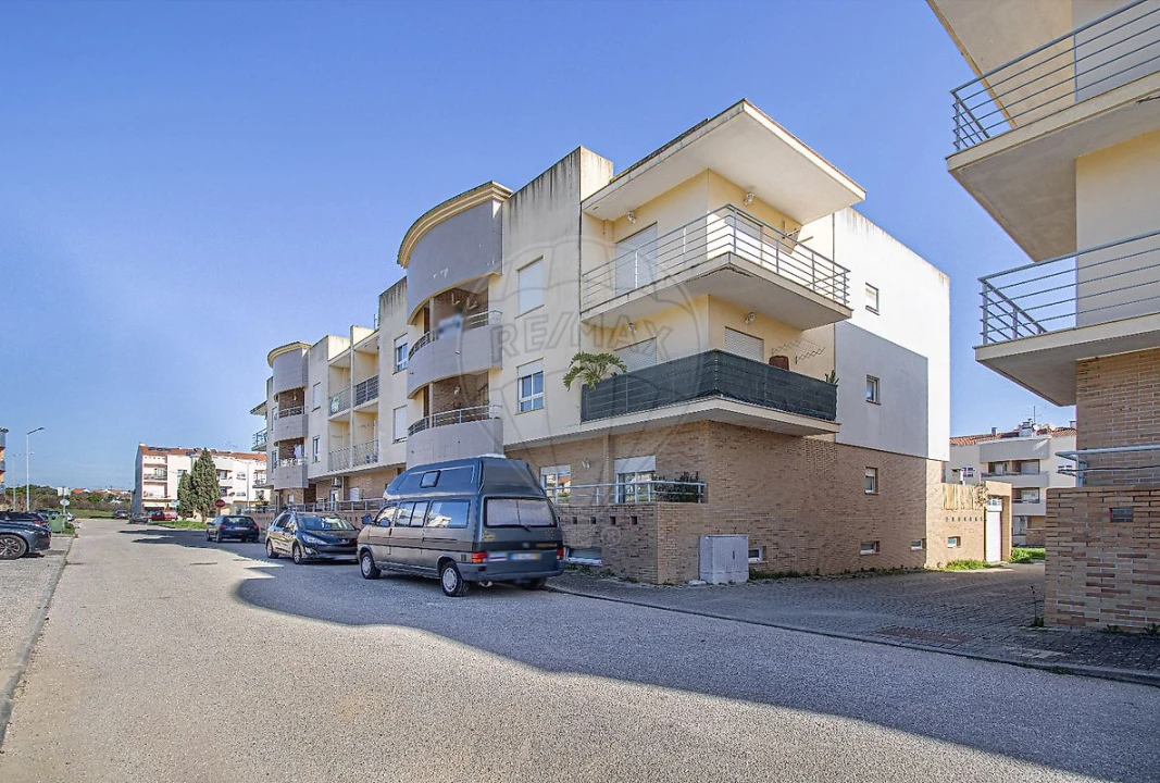 Apartamento T3 para Arrendamento em Riachos Foto 2