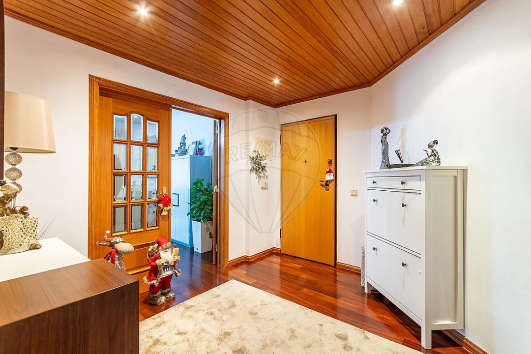 Apartamento T3 para Venda em São Domingos de Rana Foto 3