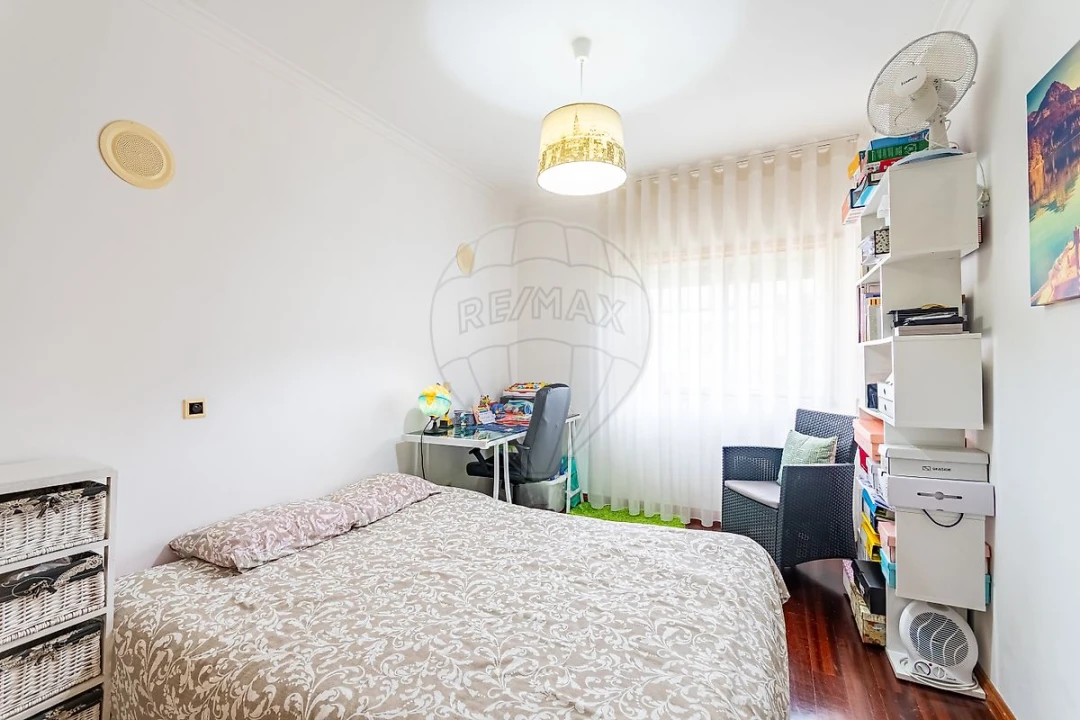 Apartamento T3 para Venda em São Domingos de Rana Foto 25