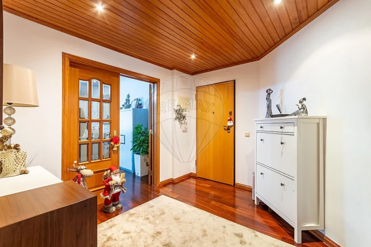 Apartamento T3 para Venda em São Domingos de Rana Foto 3