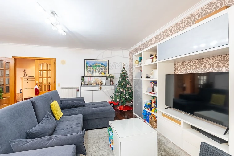 Apartamento T3 para Venda em São Domingos de Rana Foto 6