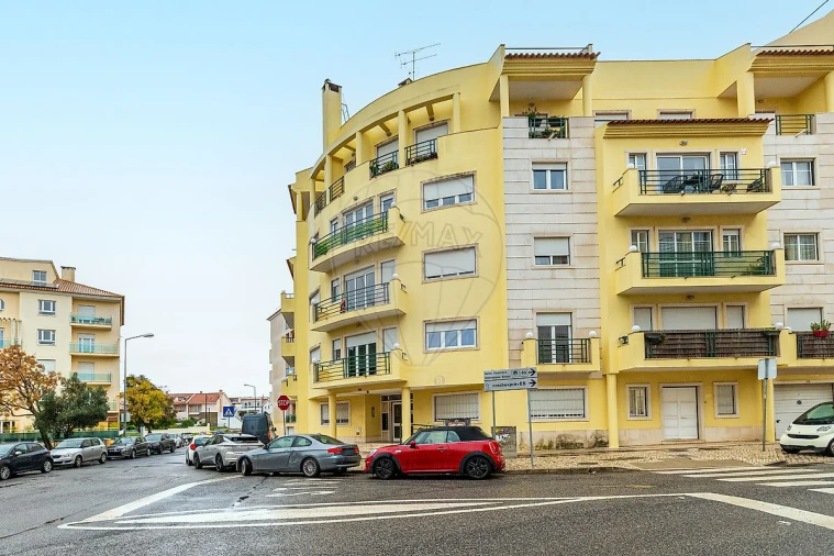 Apartamento T3 para Venda em São Domingos de Rana Foto 1
