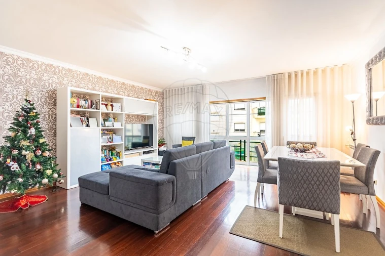 Apartamento T3 para Venda em São Domingos de Rana Foto 7