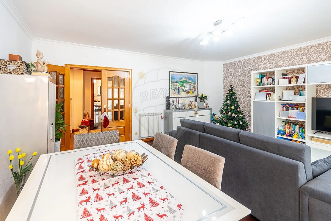 Apartamento T3 para Venda em São Domingos de Rana Foto 8