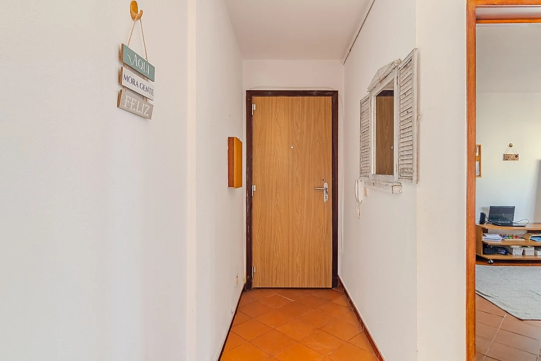 Apartamento T2 para Venda em Vilar de Andorinho Foto 3