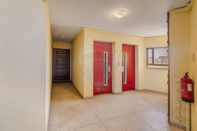 Apartamento T2 para Venda em Vilar de Andorinho Foto 2