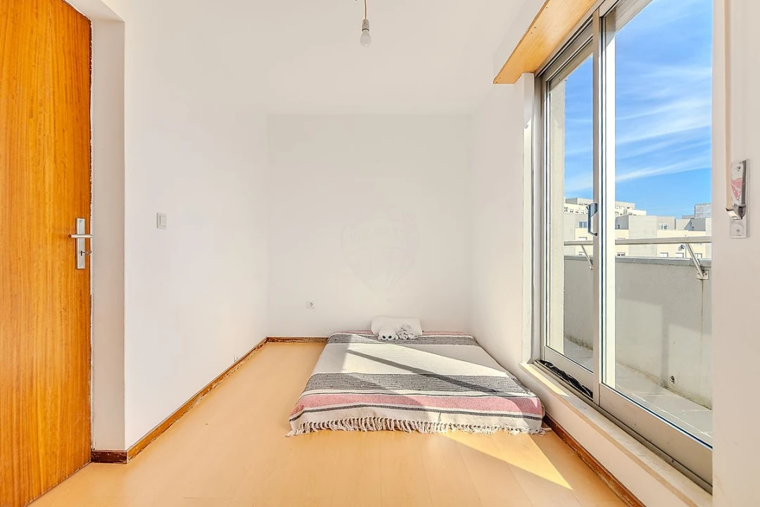 Apartamento T2 para Venda em Vilar de Andorinho Foto 4