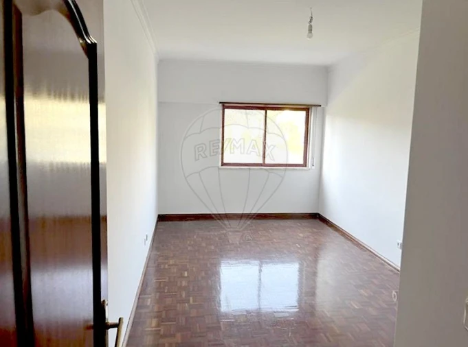 Apartamento T2 para Venda em Póvoa de Santa Iria e Forte da Casa Foto 5