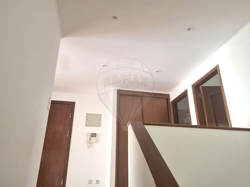 Apartamento T2 para Venda em Póvoa de Santa Iria e Forte da Casa Foto 8