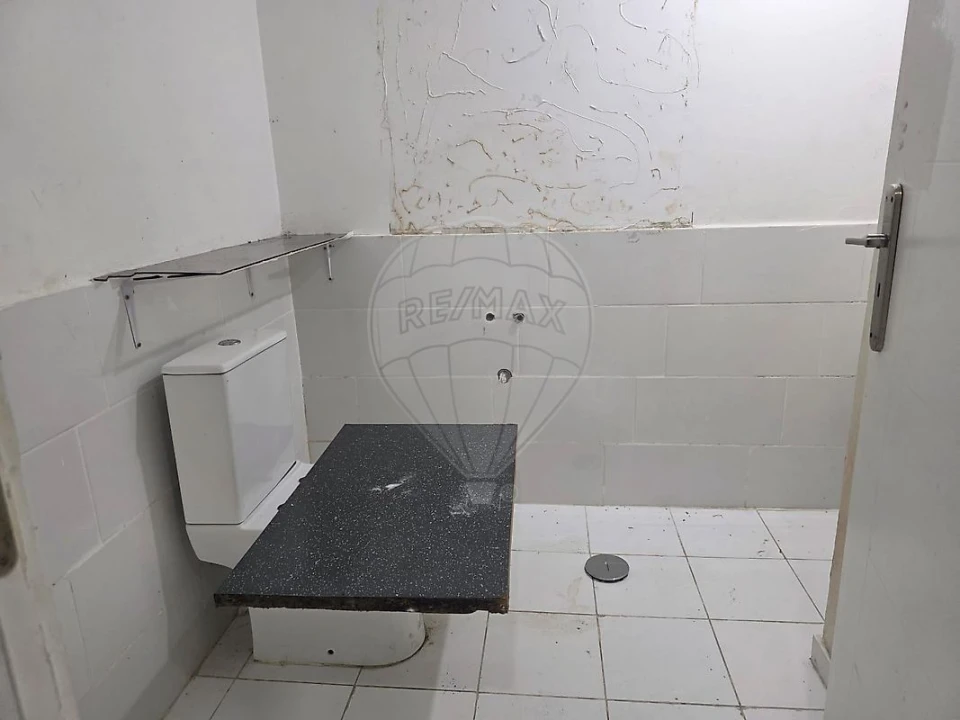 Loja para Venda em Santa Iria de Azoia, São João da Talha e Bobadela Foto 4