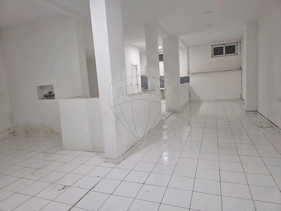 Loja para Venda em Santa Iria de Azoia, São João da Talha e Bobadela Foto 6